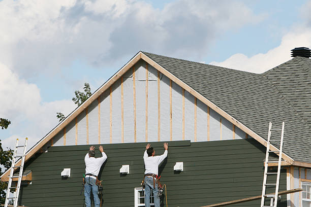 Professional Emergency Siding Repair technician working in Ridgeway, SC
